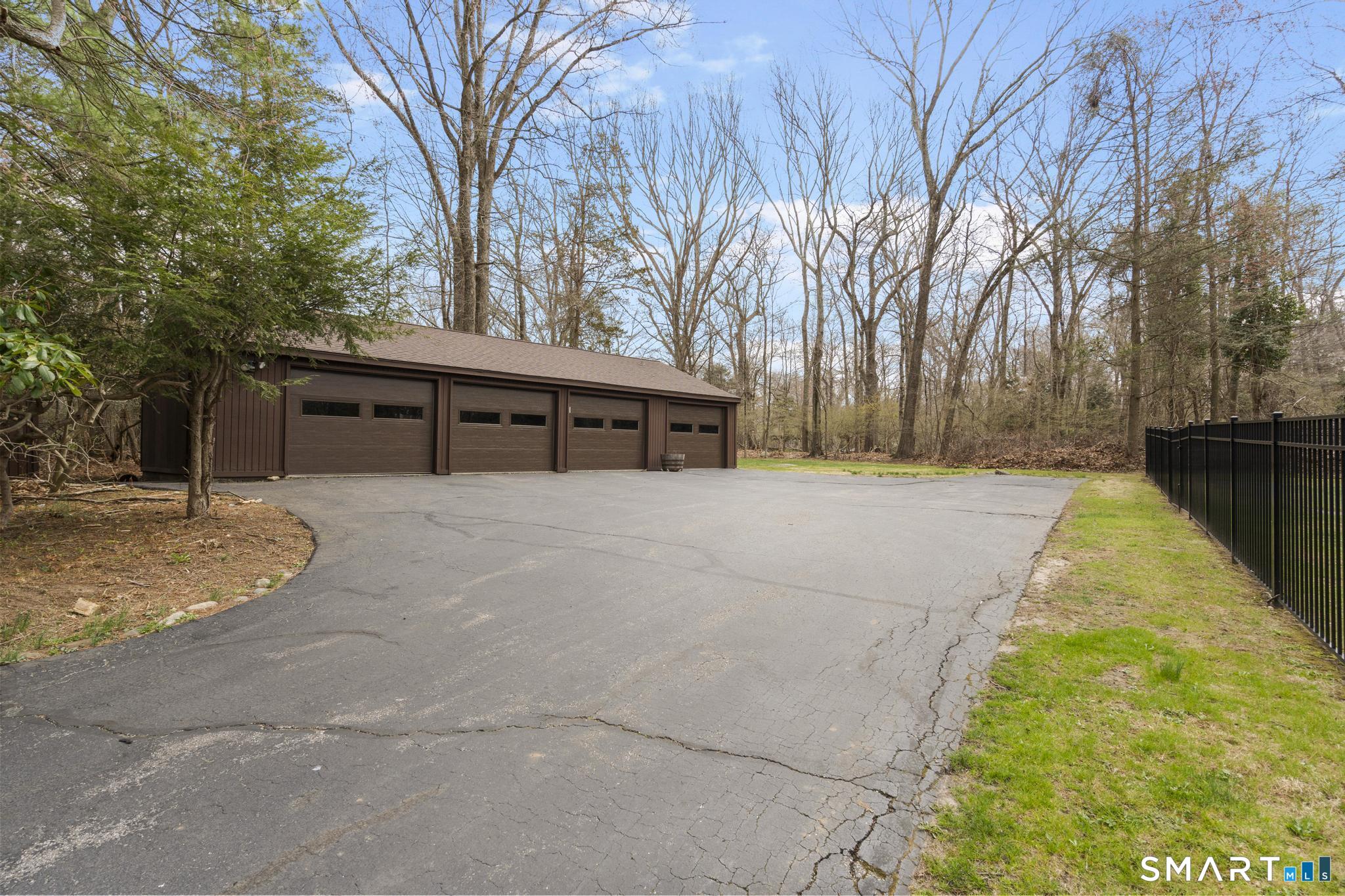 81 Deer Run Road Woodbridge, CT 06525 - Photo 32 of 40