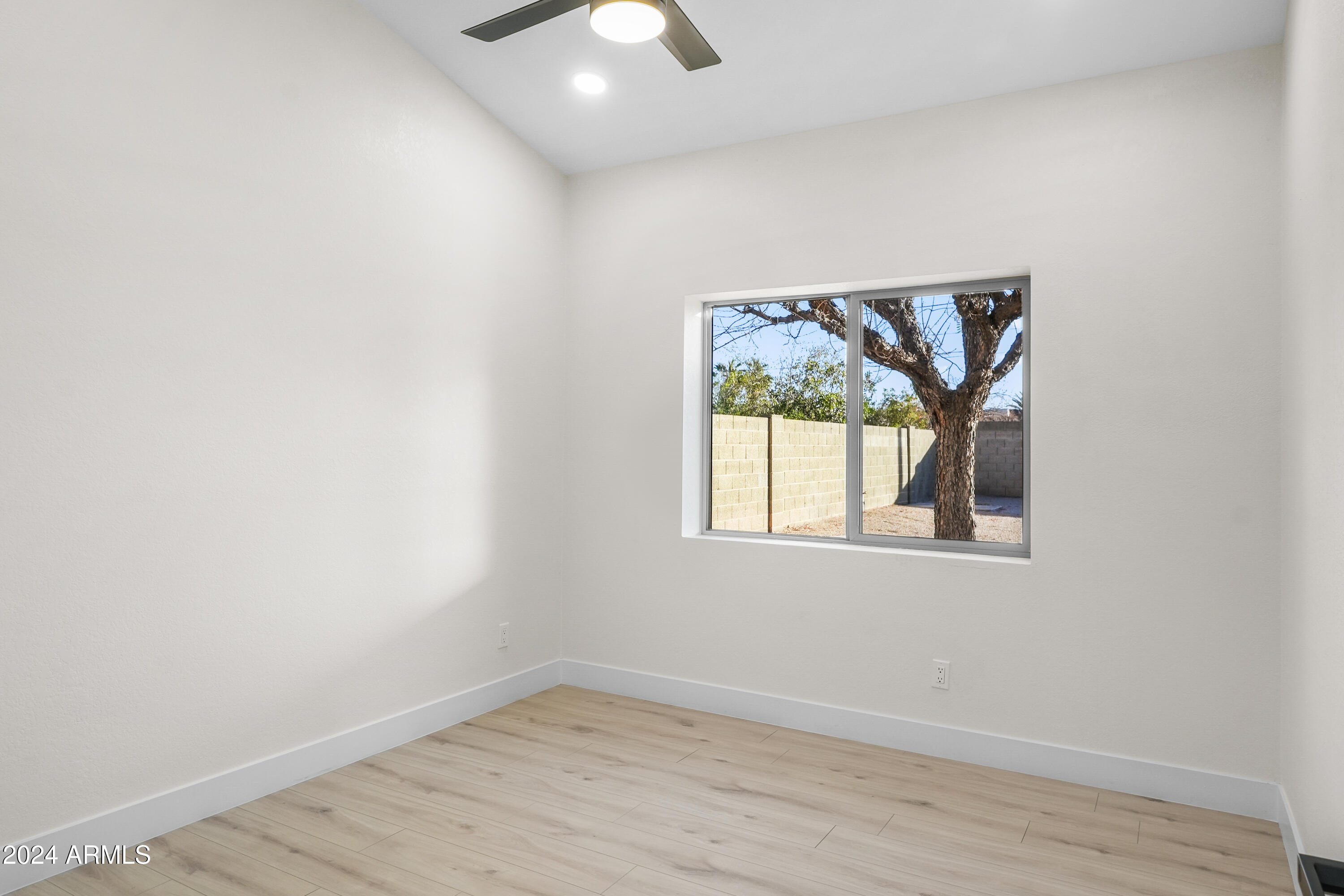 7817 West Wethersfield Road Peoria, AZ 85381 - Photo 26 of 32 DSC04759