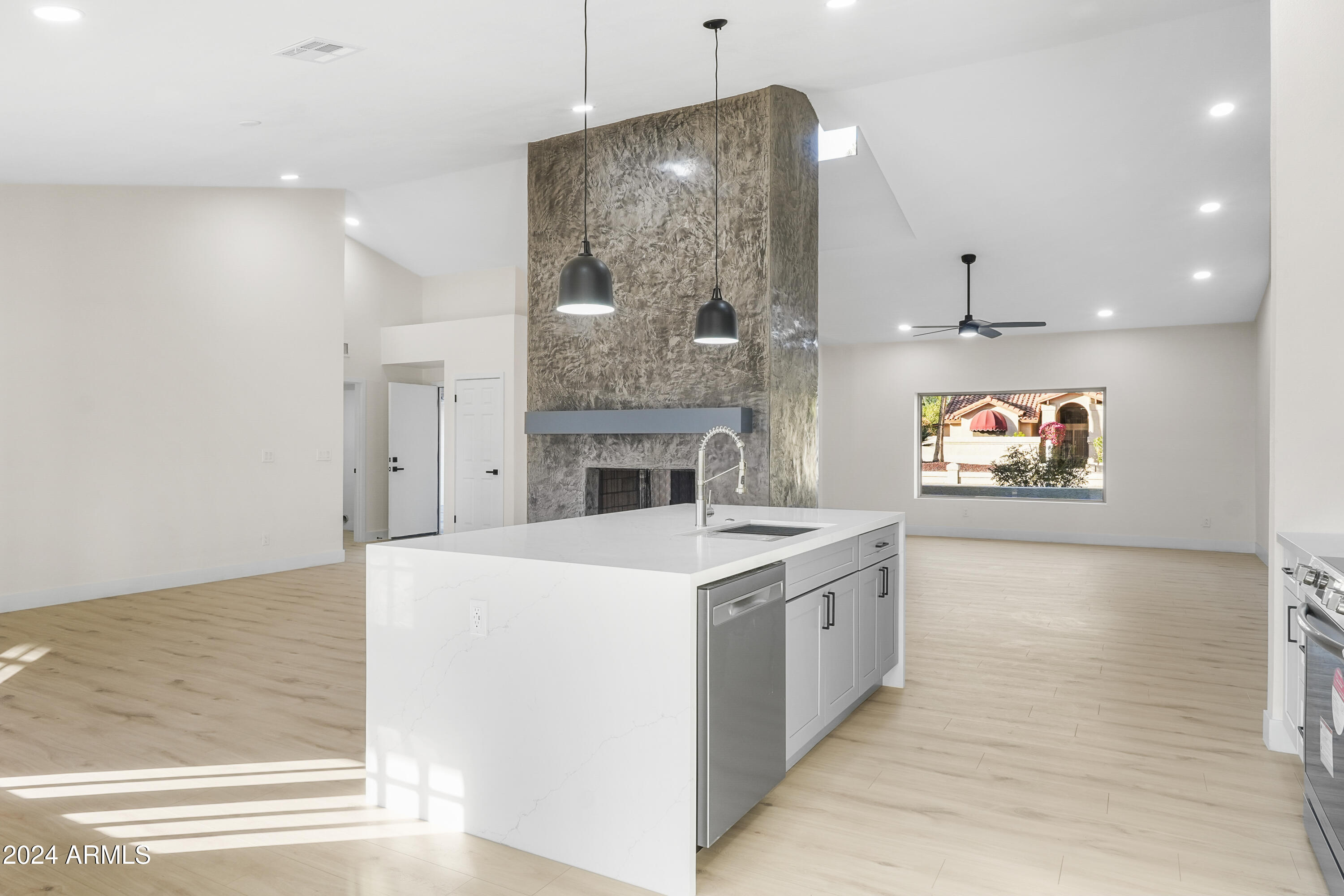7817 West Wethersfield Road Peoria, AZ 85381 - Photo 4 of 32 DSC04769