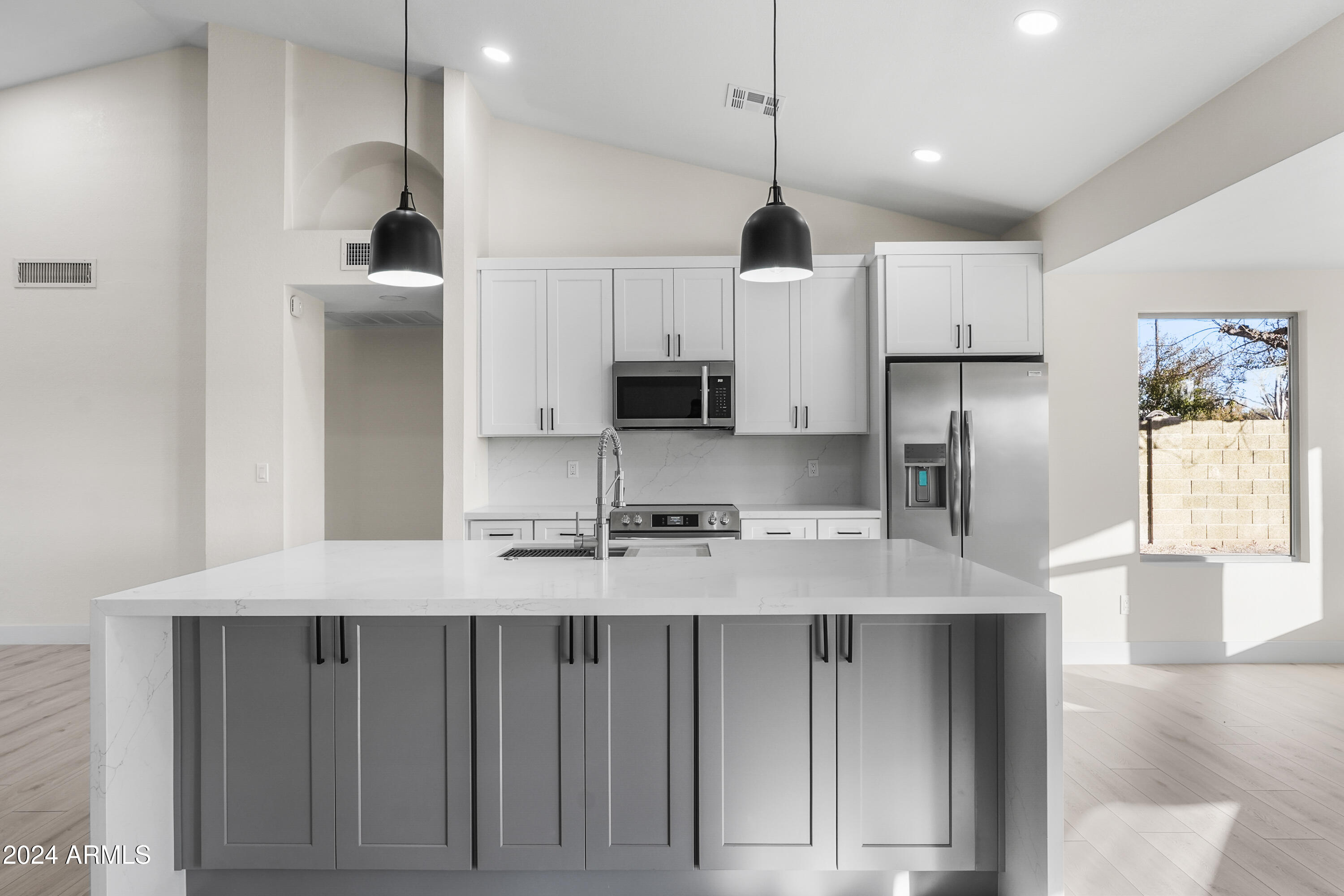 7817 West Wethersfield Road Peoria, AZ 85381 - Photo 7 of 32 DSC04774