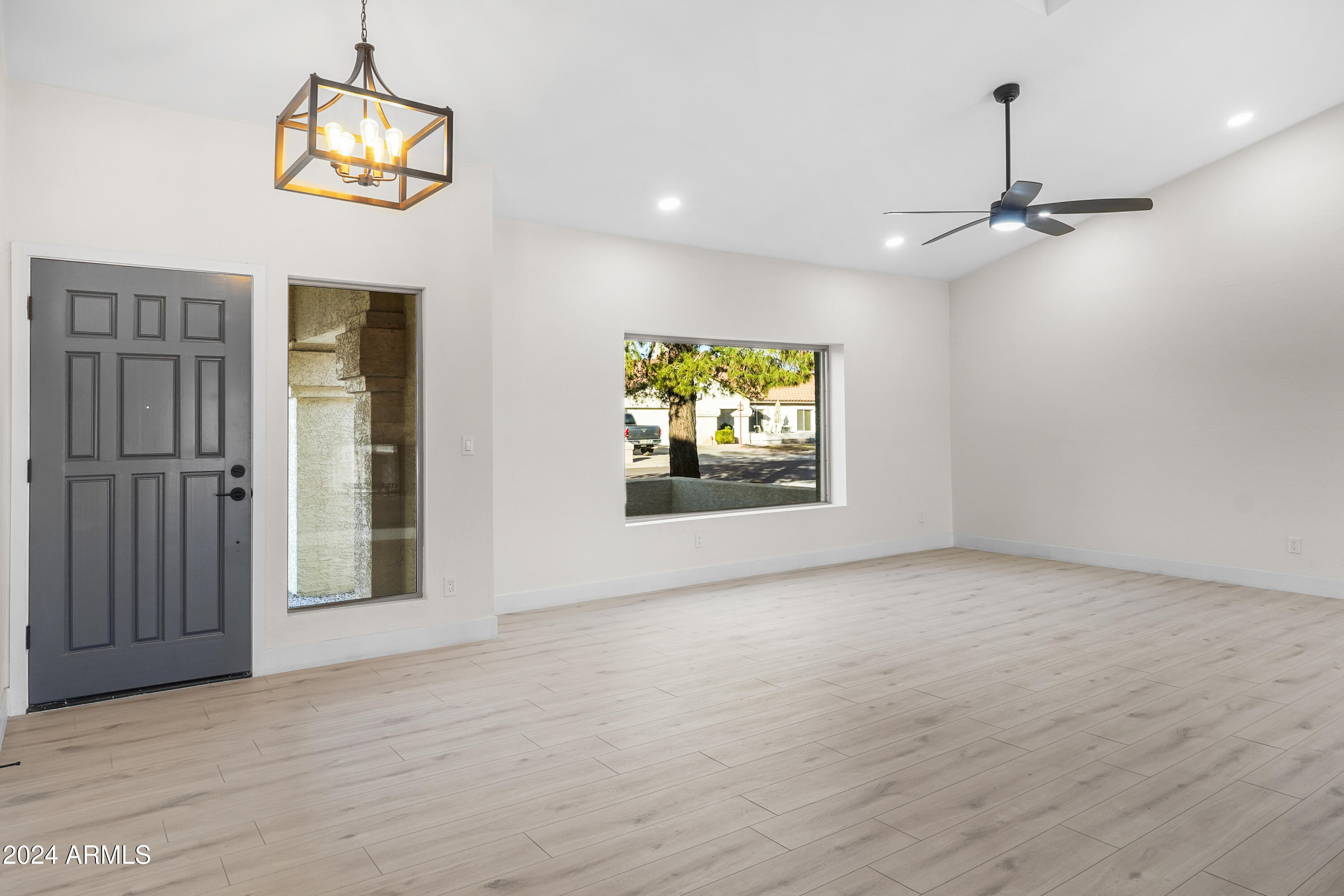 7817 West Wethersfield Road Peoria, AZ 85381 - Photo 8 of 32 DSC04730