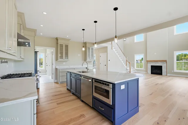 $825,000 | 2 Welding Way, Colonie, NY 12047