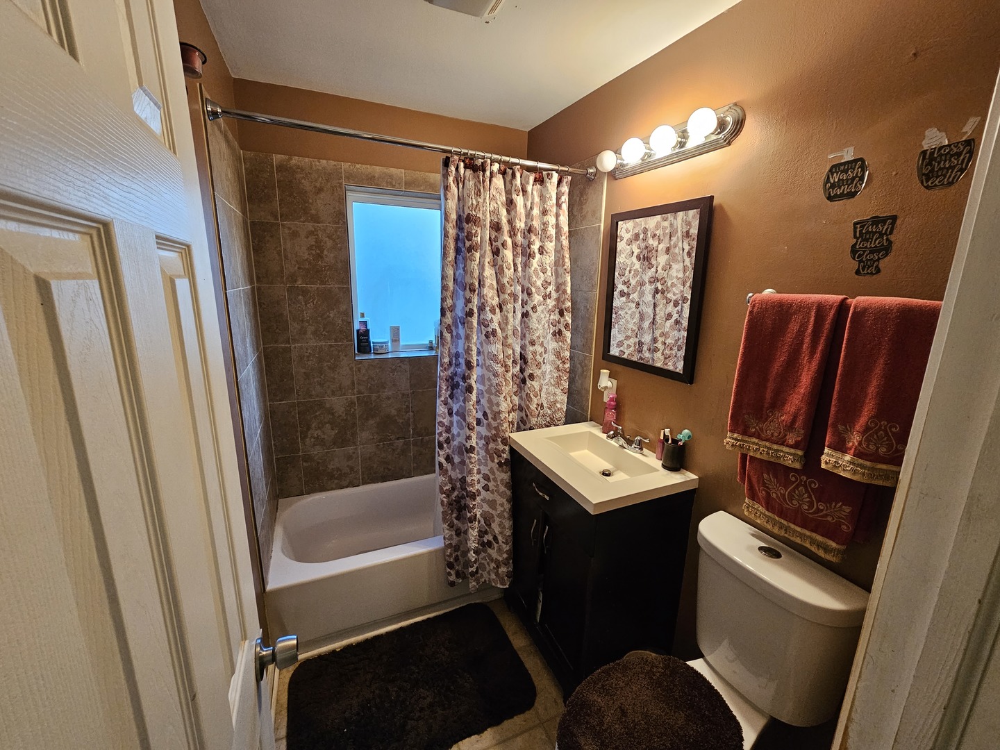 239 South McLean Boulevard Elgin, IL 60123 - Photo 12 of 30 a bathroom with a sink toilet and shower