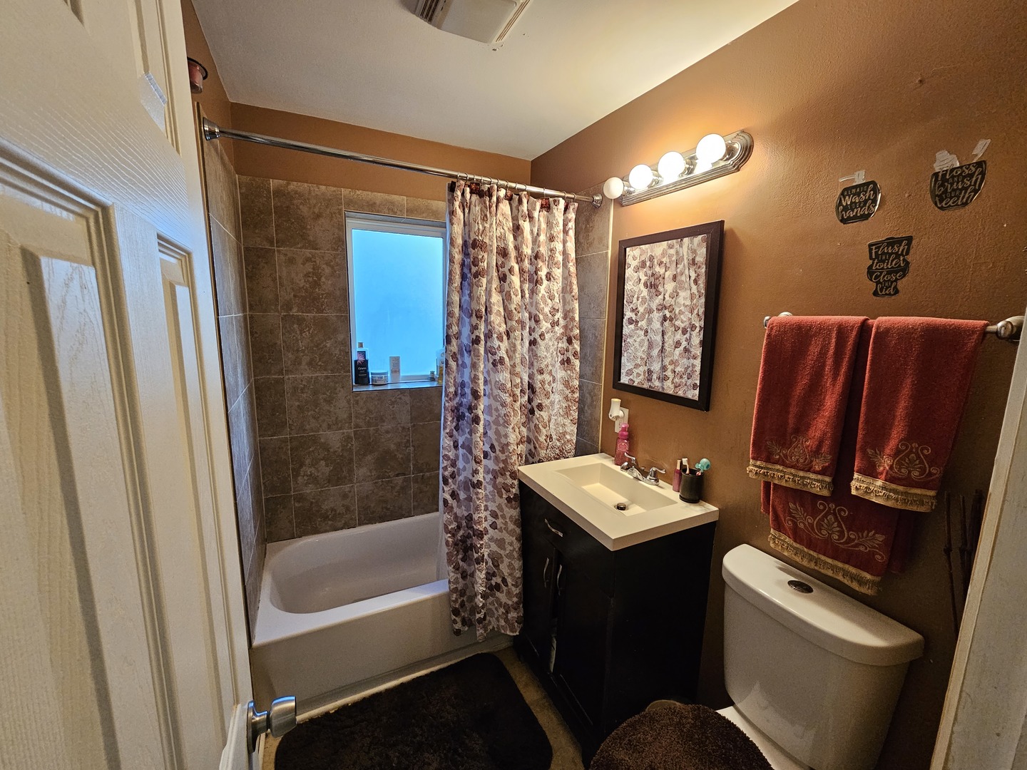 239 South McLean Boulevard Elgin, IL 60123 - Photo 13 of 30 a bathroom with a sink toilet and shower