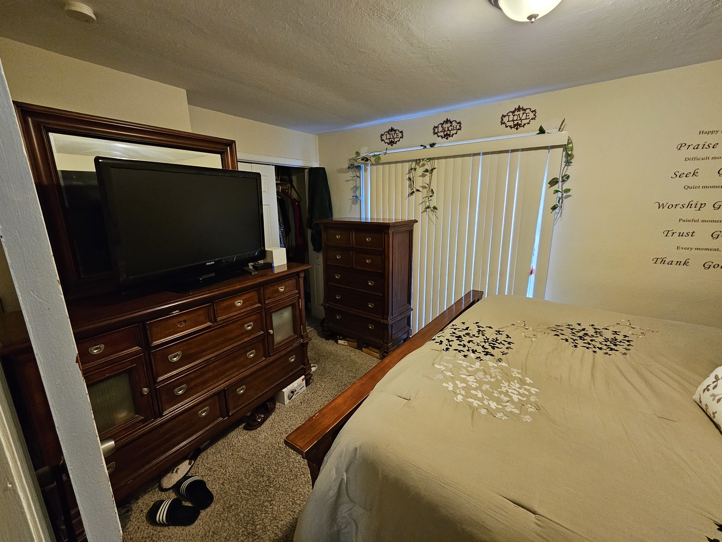 239 South McLean Boulevard Elgin, IL 60123 - Photo 19 of 30 a bedroom with a bed and flat screen tv