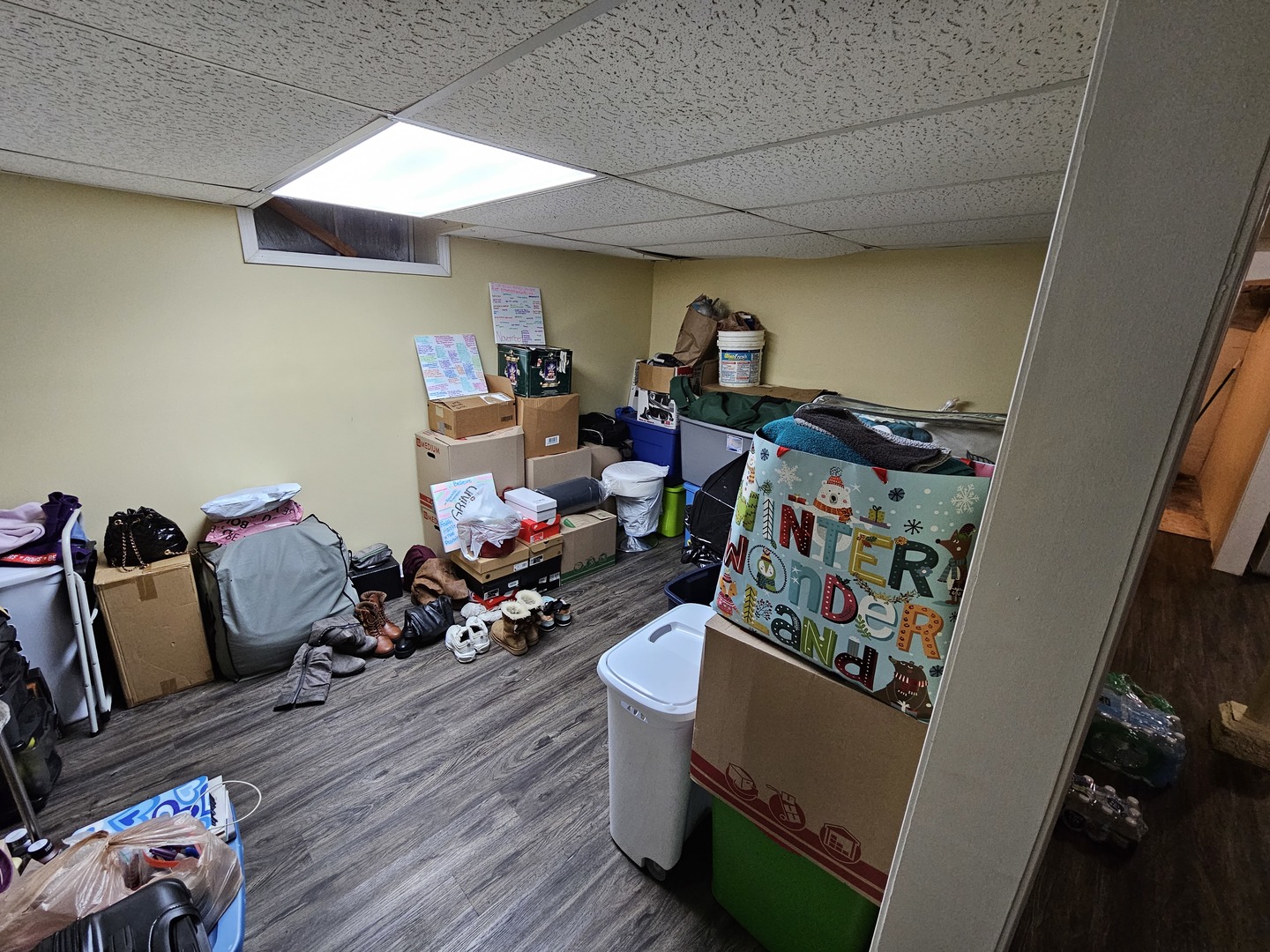 239 South McLean Boulevard Elgin, IL 60123 - Photo 23 of 30 a room with furniture and toys