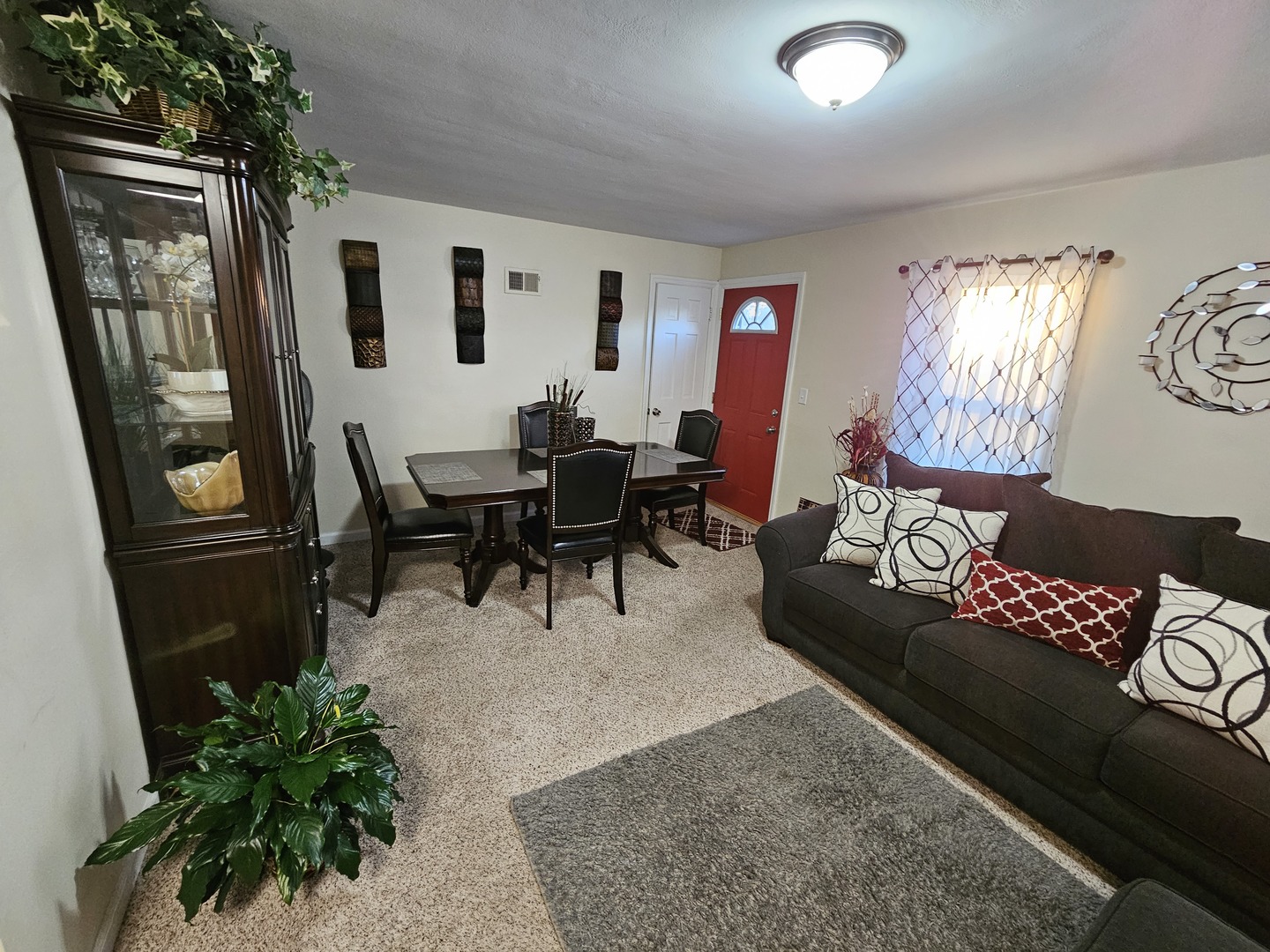 239 South McLean Boulevard Elgin, IL 60123 - Photo 8 of 30 a living room with furniture and a window