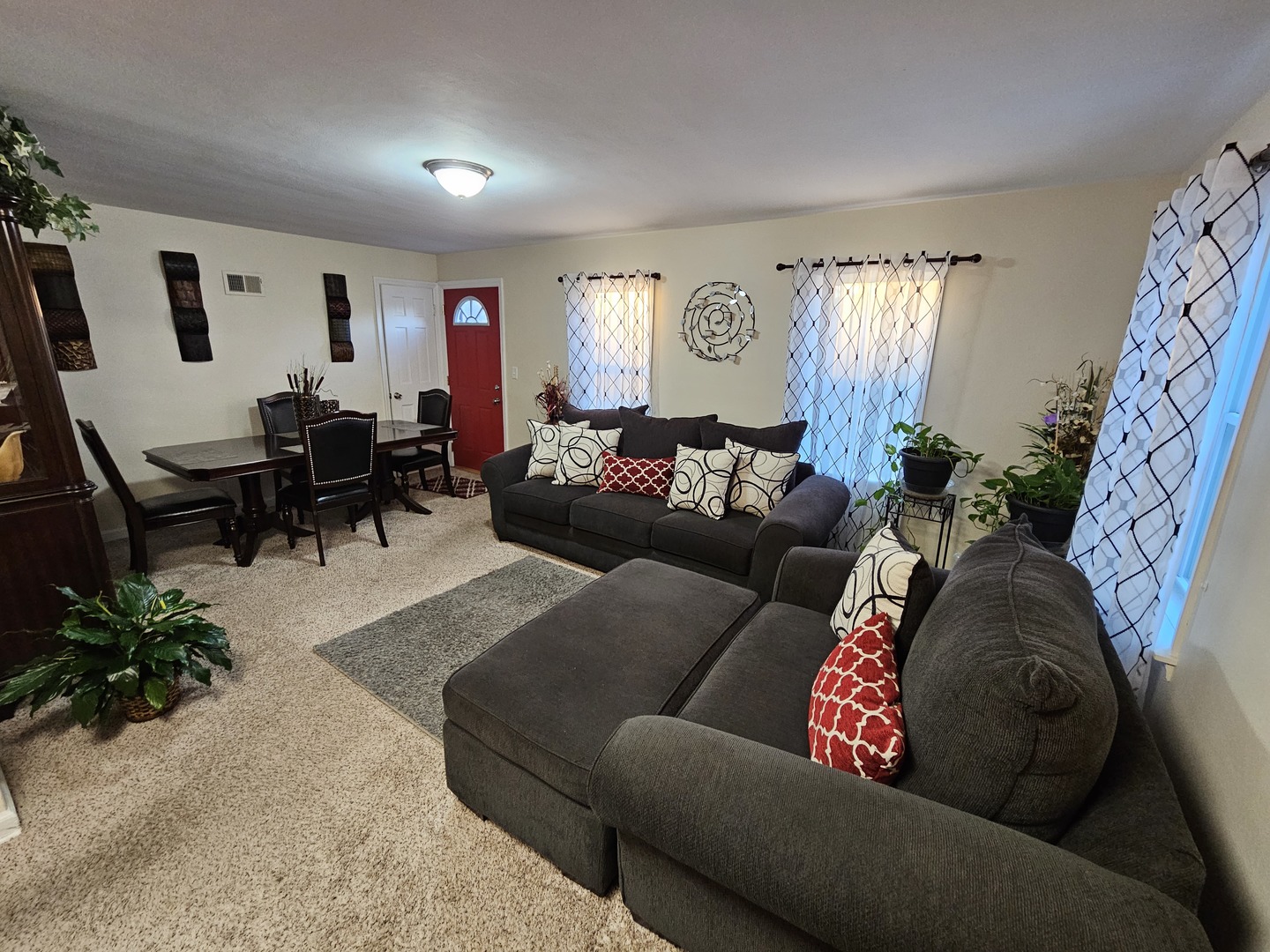 239 South McLean Boulevard Elgin, IL 60123 - Photo 10 of 30 a living room with furniture and a window