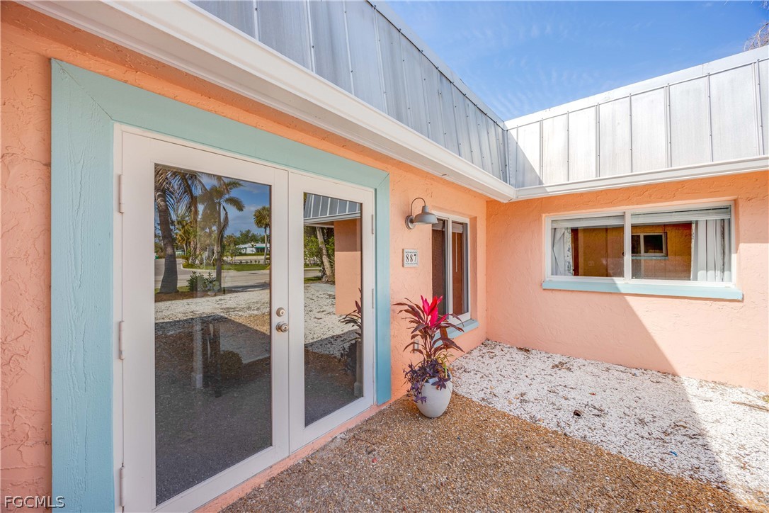 887 Casa Ybel Road Sanibel, FL 33957 - Photo 32 of 49