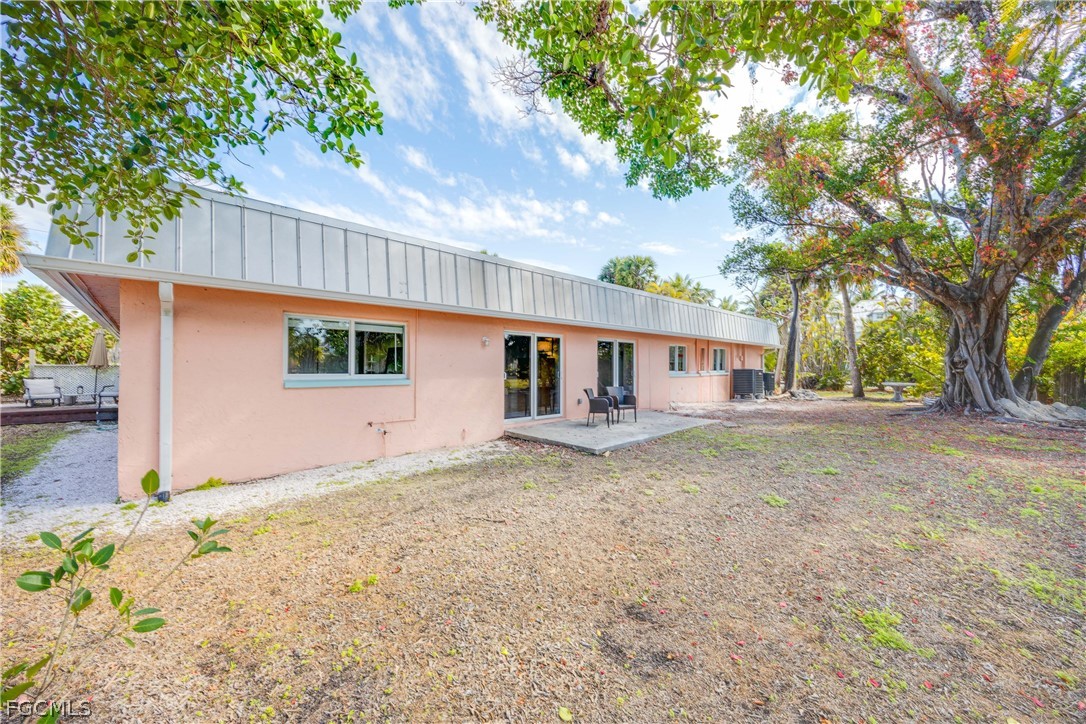 887 Casa Ybel Road Sanibel, FL 33957 - Photo 36 of 49