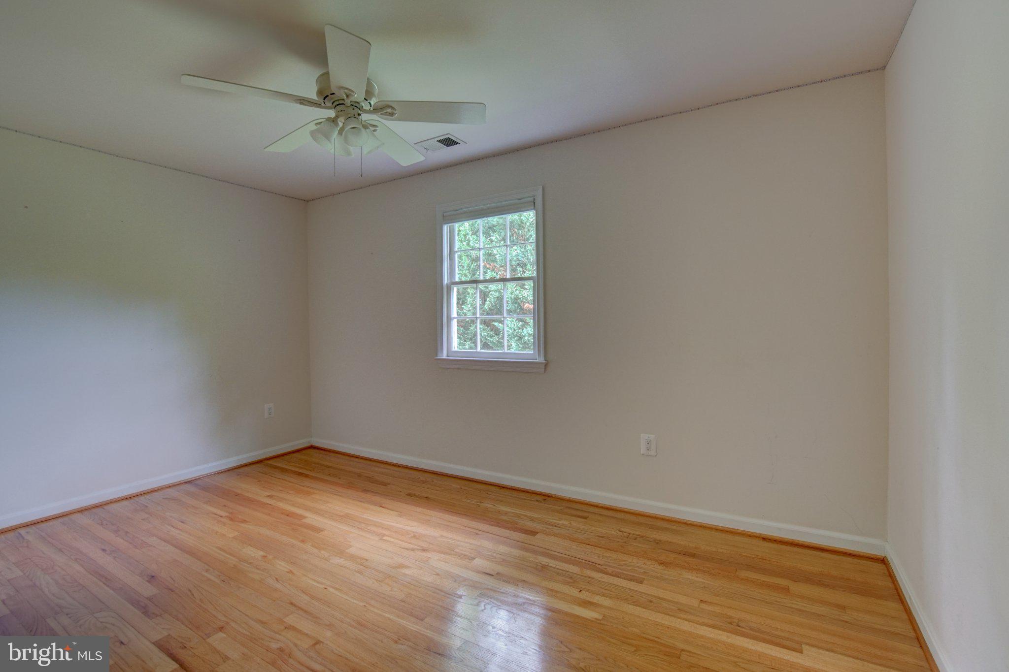 900 Walker Road Great Falls, VA 22066 - Photo 17 of 52 Bright and airy blank canvas room.