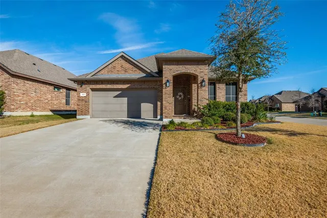 $329,900 | 157 Wagon Wheel Drive, Waxahachie, TX 75167