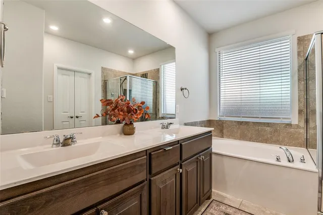 $329,900 | 157 Wagon Wheel Drive, Waxahachie, TX 75167