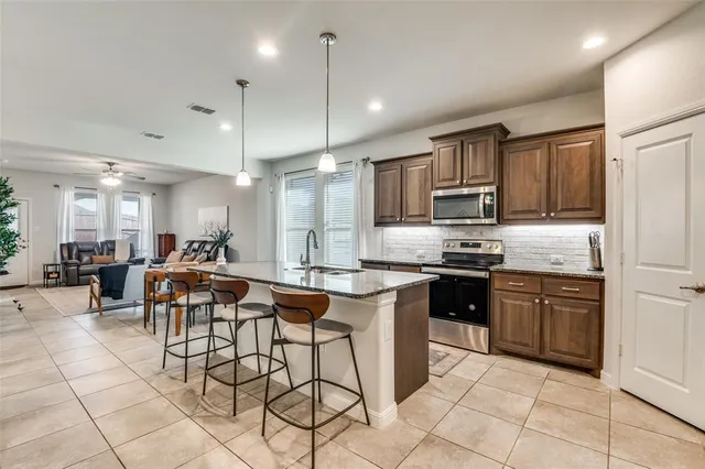 $329,900 | 157 Wagon Wheel Drive, Waxahachie, TX 75167