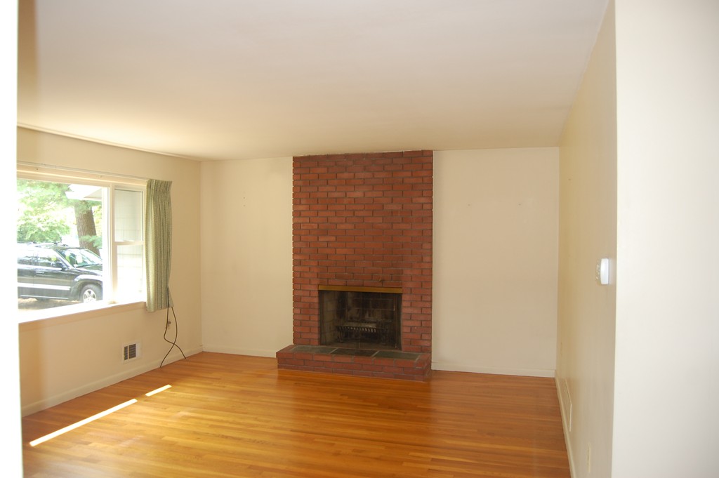 16 Berkshire Road Chelmsford, MA 01863 - Photo 4 of 10 Gallery Image 4