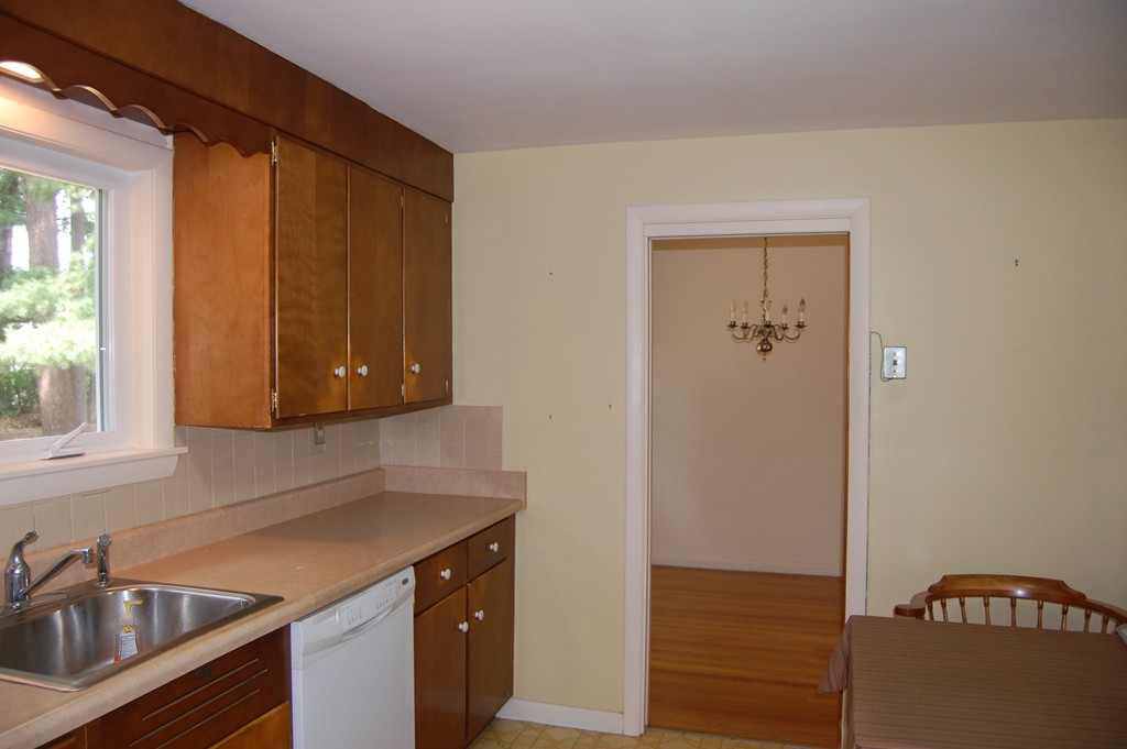 16 Berkshire Road Chelmsford, MA 01863 - Photo 6 of 10 Gallery Image 6