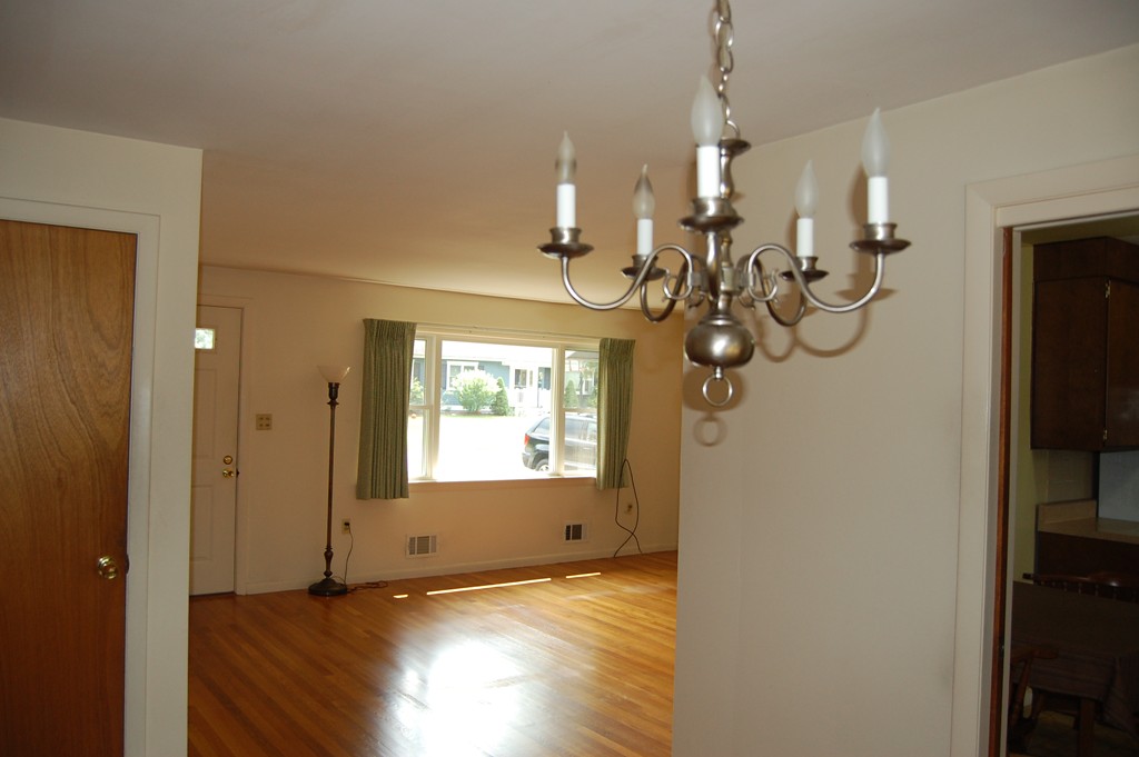 16 Berkshire Road Chelmsford, MA 01863 - Photo 7 of 10 Gallery Image 7