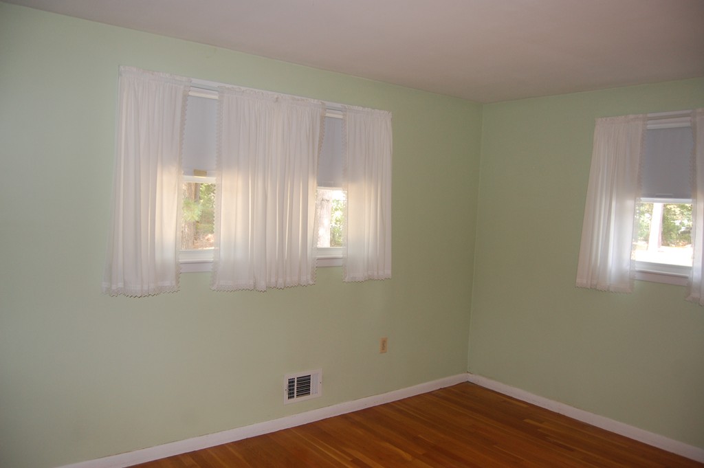 16 Berkshire Road Chelmsford, MA 01863 - Photo 9 of 10 Gallery Image 9