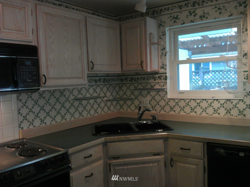 206 Heather Road, Unit 2 Everett, WA 98203 - Photo 4 of 12 a kitchen with a sink and cabinets