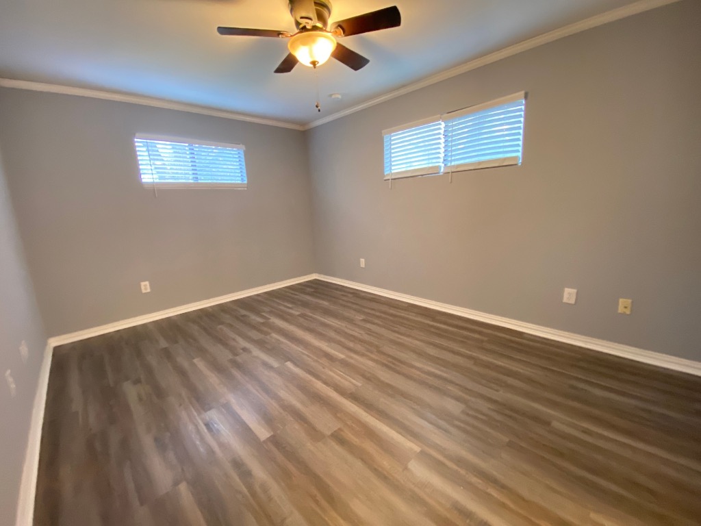 6211 Chesterfield Avenue, Unit B Austin, TX 78752 - Photo 12 of 24 a view of room with window and ceiling fan