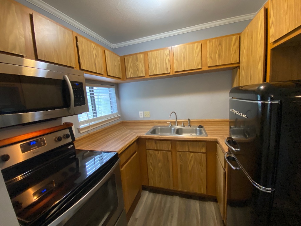 6211 Chesterfield Avenue, Unit B Austin, TX 78752 - Photo 6 of 24 a kitchen with a sink appliances and cabinets