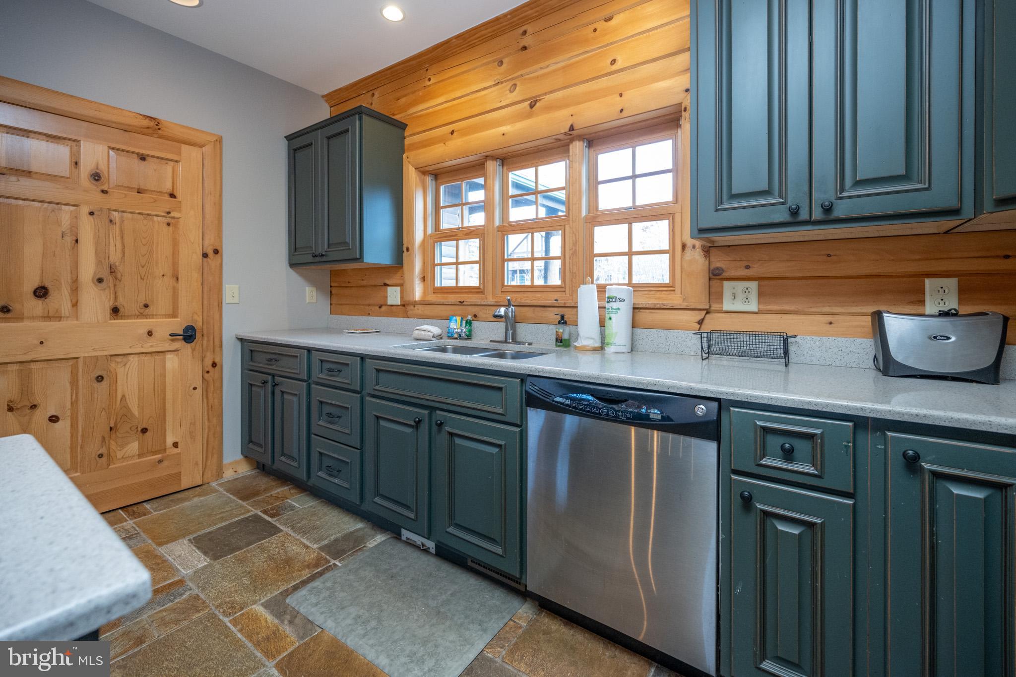246 Mountaintop Road McHenry, MD 21541 - Photo 7 of 74 Gallery Image 7