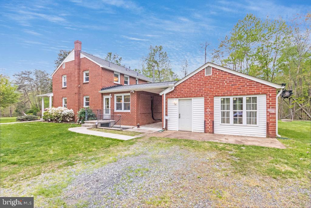 17301 Joplin Road Triangle, VA 22172 - Photo 23 of 26 Breeze way to bonus room