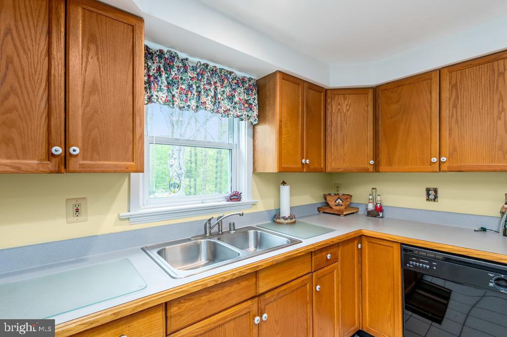 17301 Joplin Road Triangle, VA 22172 - Photo 9 of 26 Kitchen