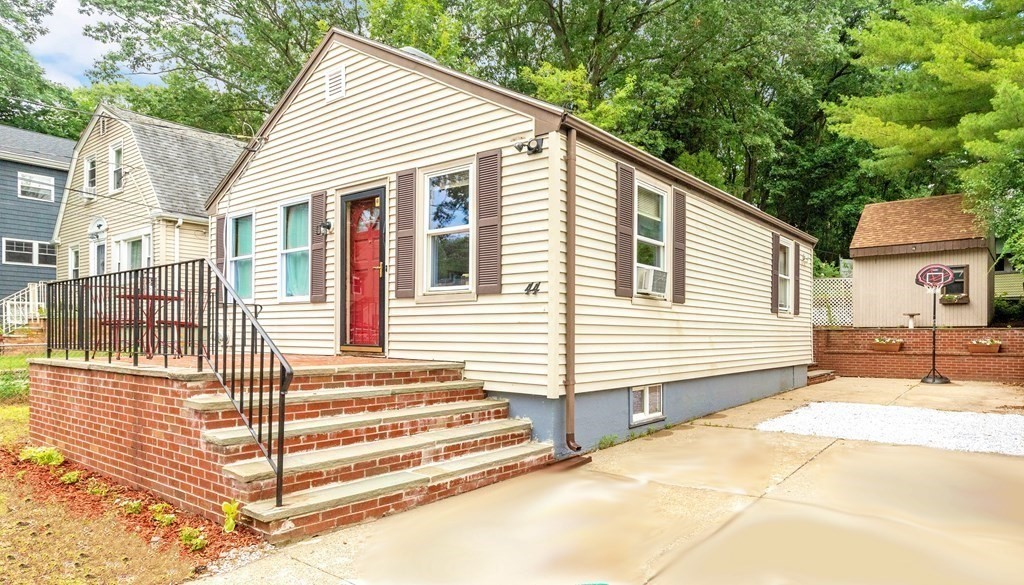 44 Ralph Street Medford, MA 02155 - Photo 3 of 28 Gallery Image 3