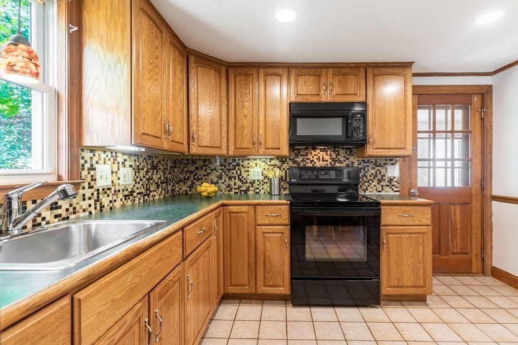 44 Ralph Street Medford, MA 02155 - Photo 10 of 28 Gallery Image 10