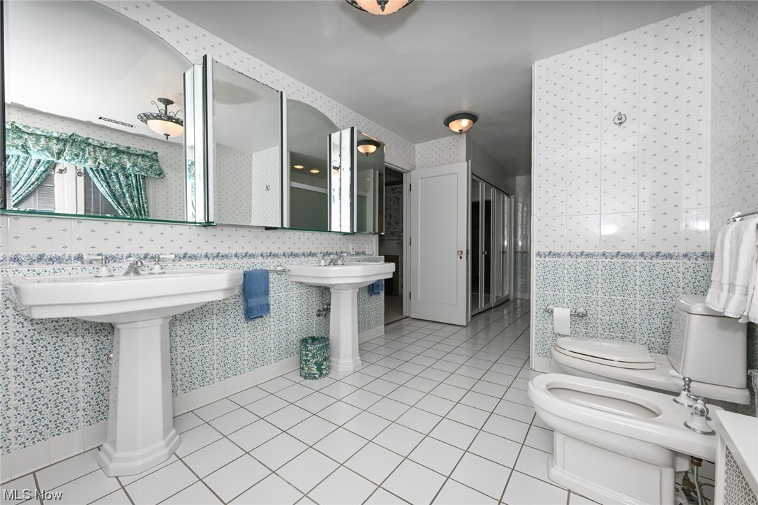 871 Merriman Road Akron, OH 44303 - Photo 32 of 35 Owners Suite Bathroom