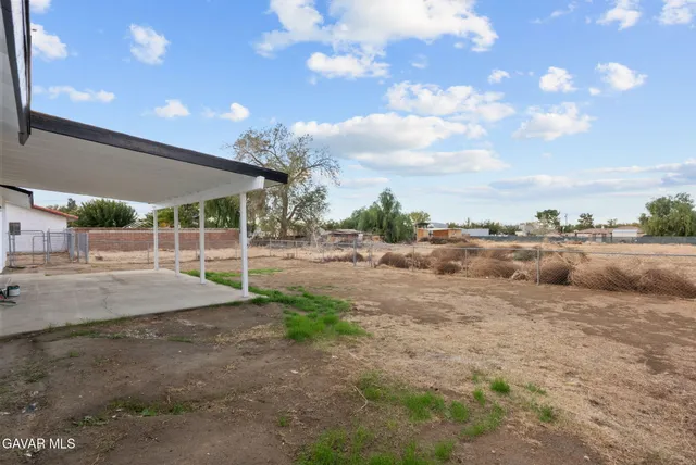 a house view with swimming pool