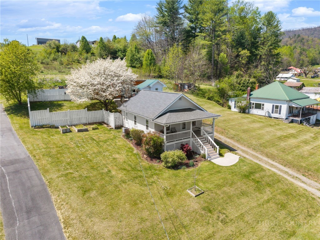 207 Main Street Butler, TN 37640 - Photo 3 of 50