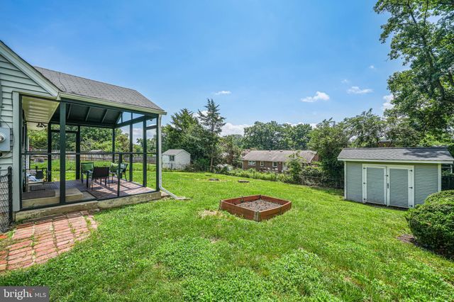 a view of backyard with a garden and trees