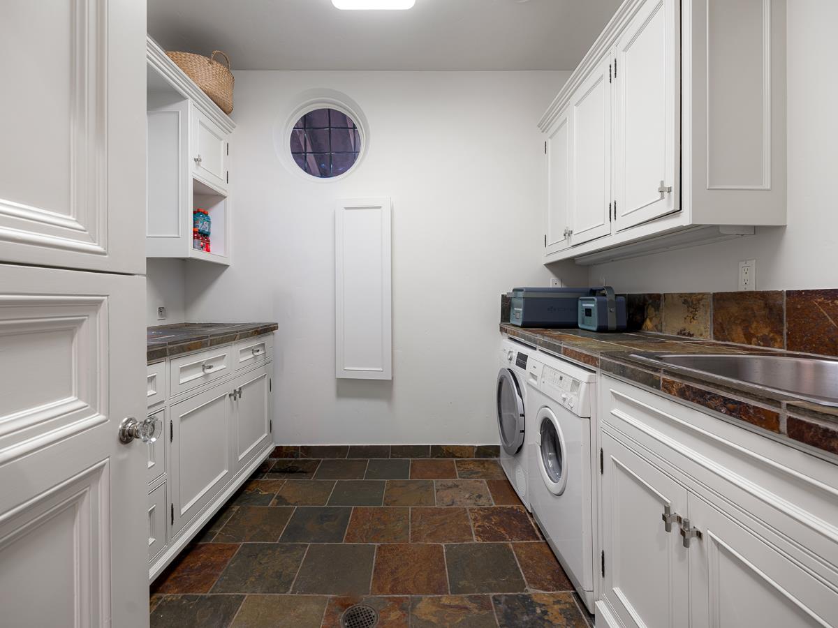 862 Chiltern Road Hillsborough, CA 94010 - Photo 38 of 58 Gallery Image 38