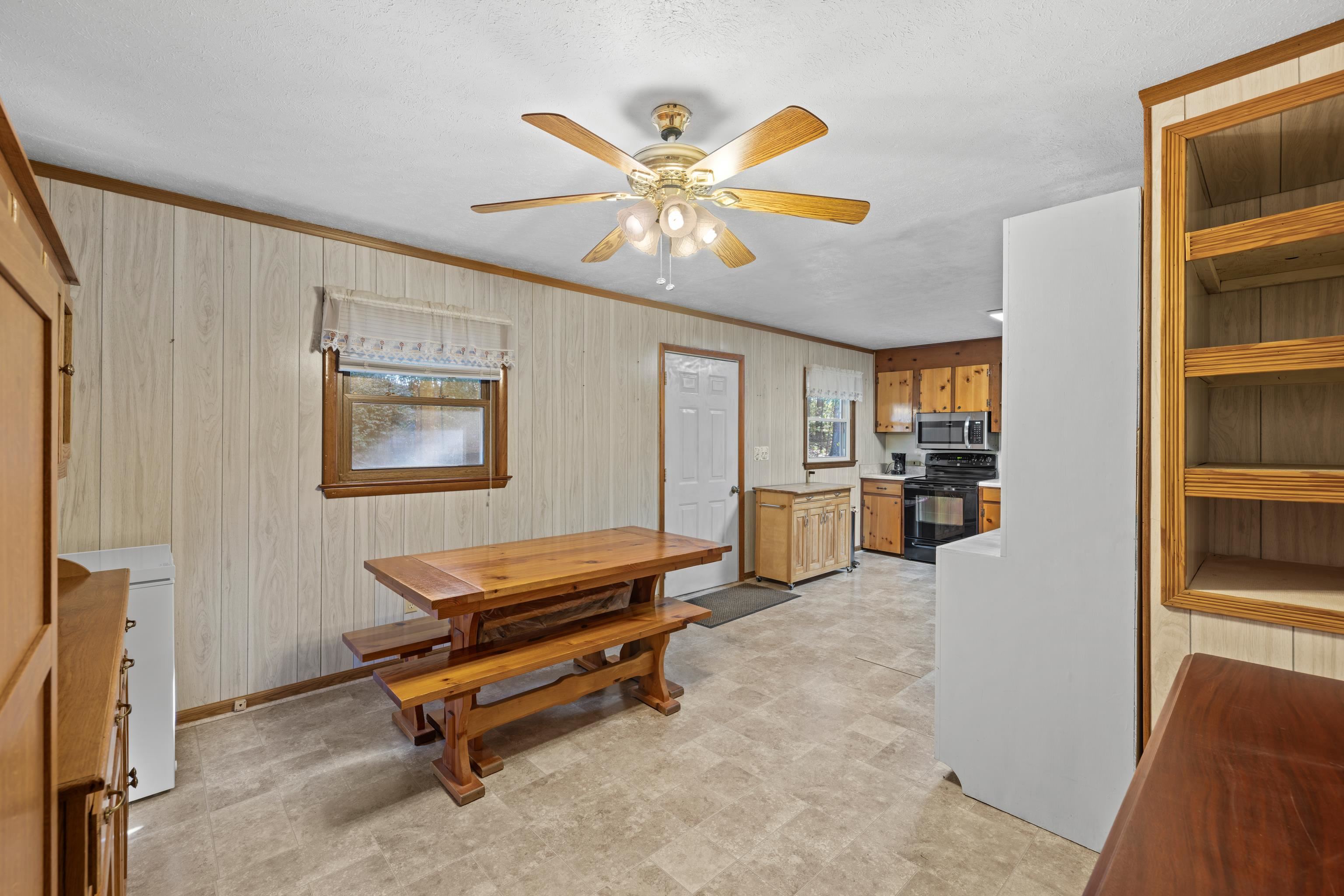 2106 Laurel Hill Road Staunton, VA 24401 - Photo 7 of 46 a living room with furniture