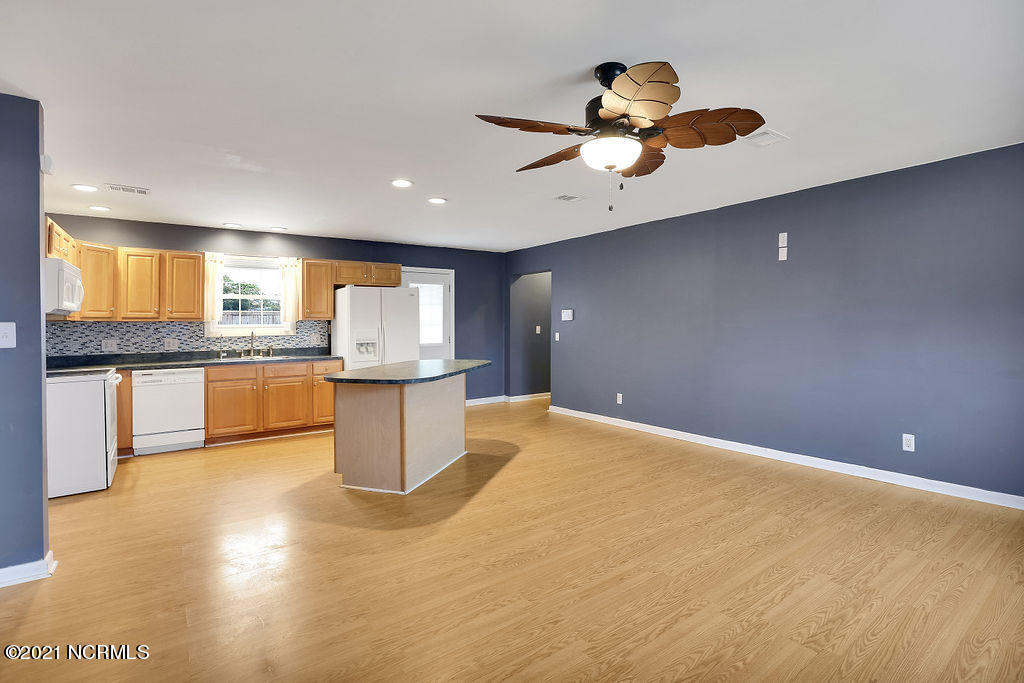302 Burbank Road Wilmington, NC 28412 - Photo 9 of 30 302BurbankRoad-06