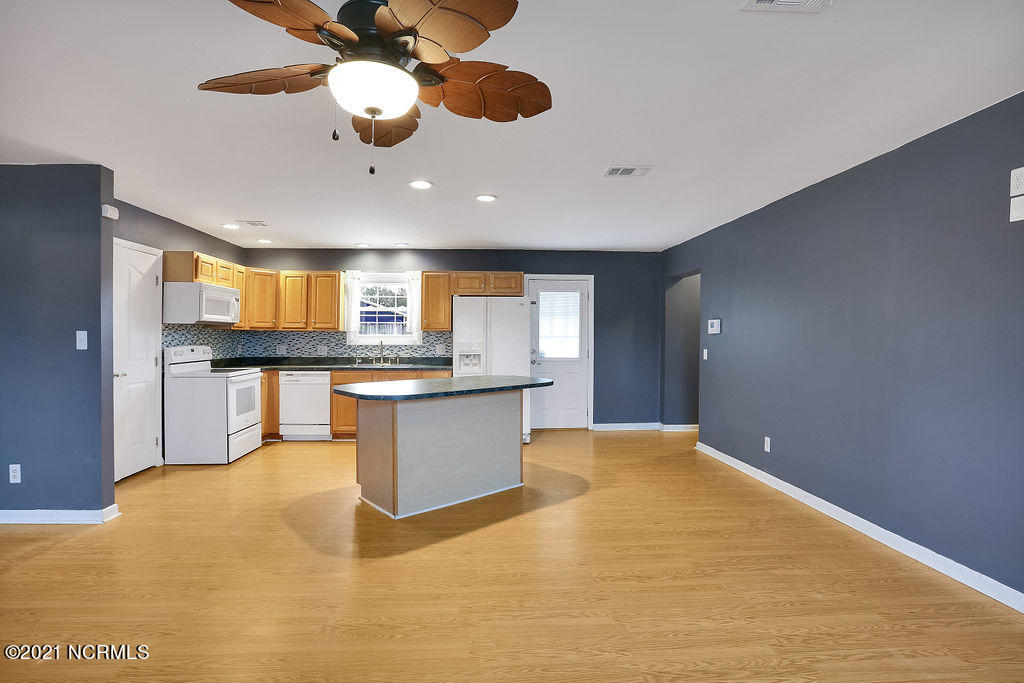 302 Burbank Road Wilmington, NC 28412 - Photo 10 of 30 302BurbankRoad-07
