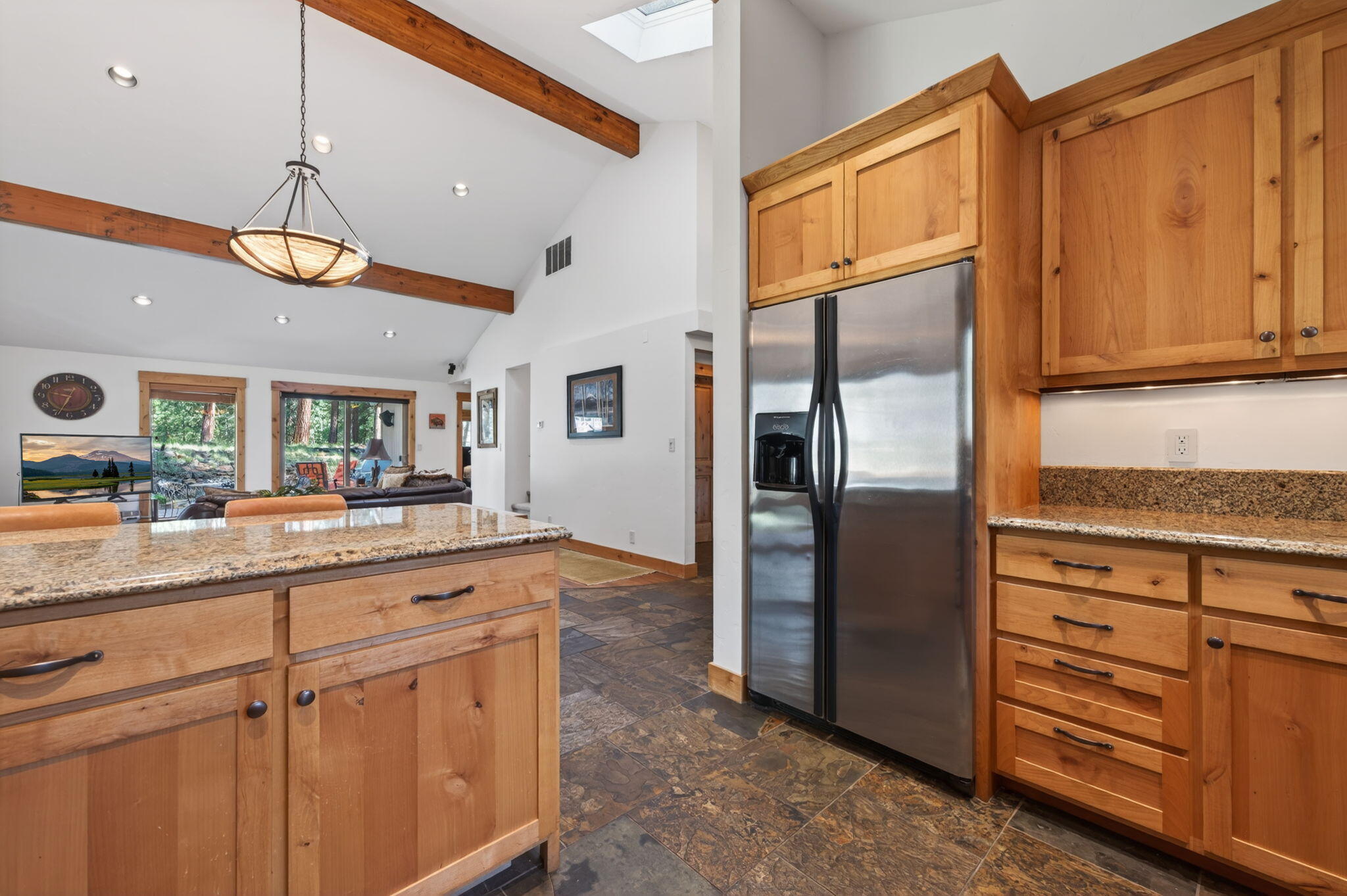 70800 Samphire, Unit RR3 Black Butte Ranch, OR 97759 - Photo 14 of 54 Kitchen w/ updated stainless steel appliances