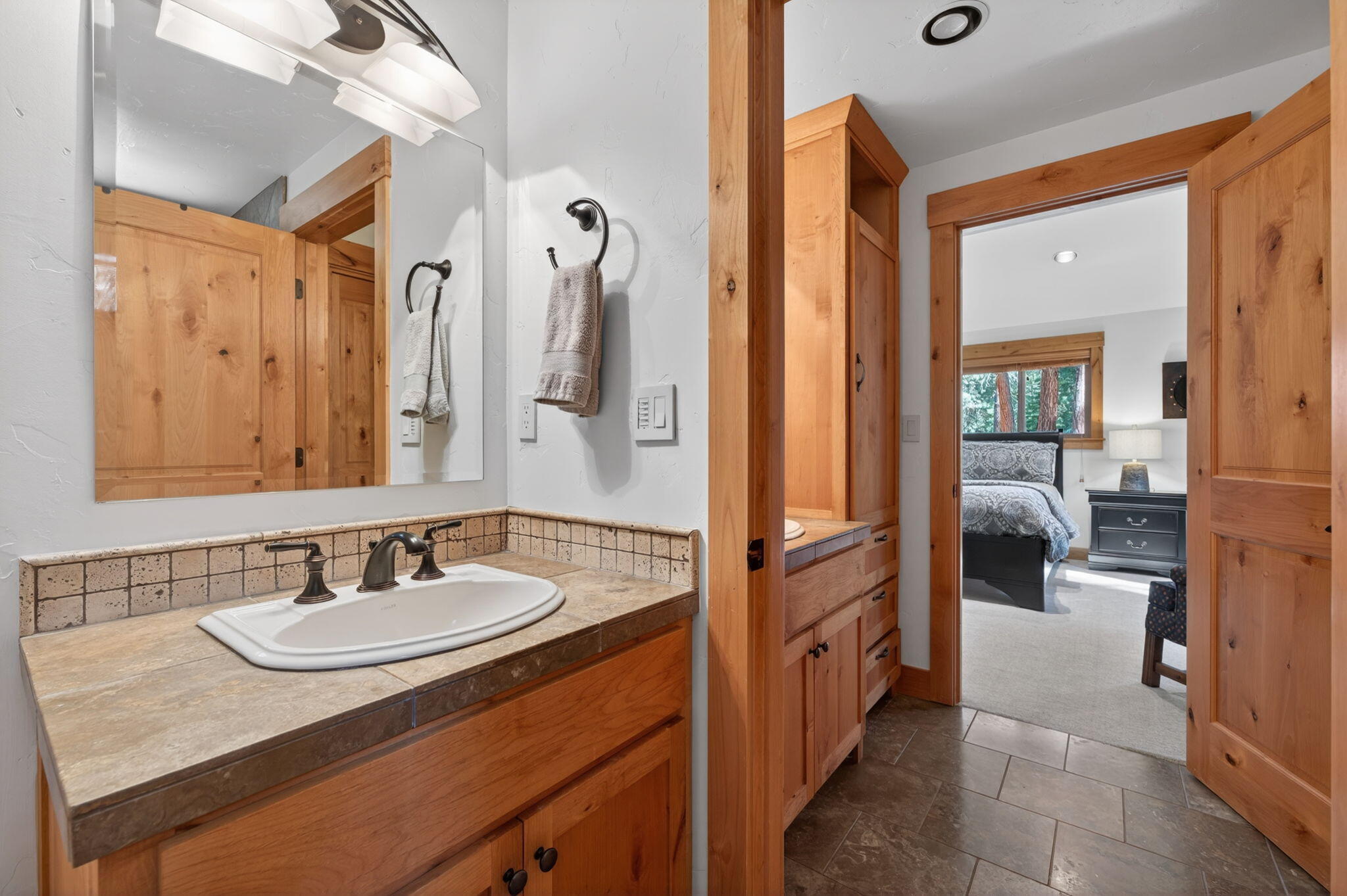70800 Samphire, Unit RR3 Black Butte Ranch, OR 97759 - Photo 19 of 54 Primary Suite 1 - Bathroom