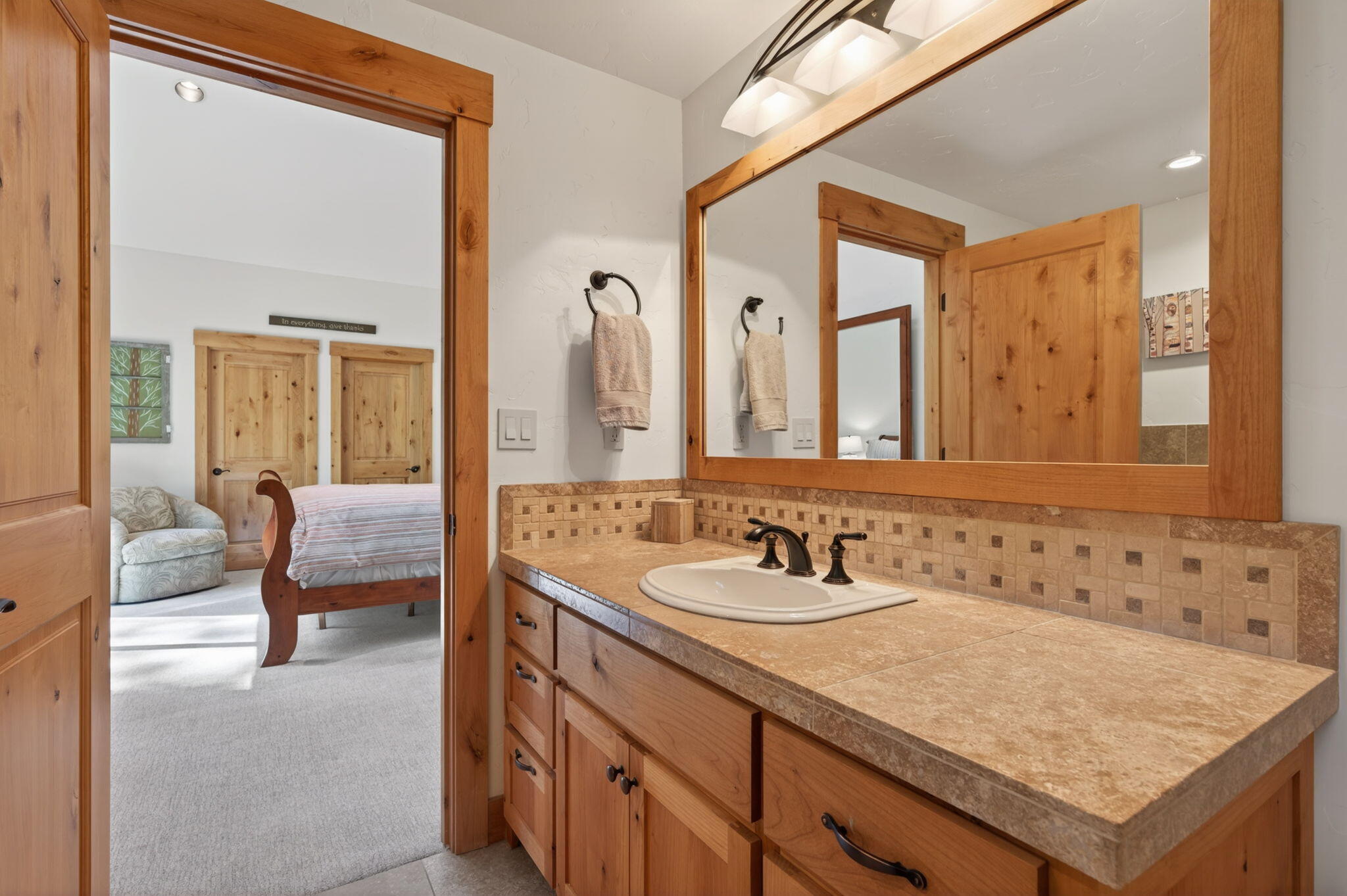 70800 Samphire, Unit RR3 Black Butte Ranch, OR 97759 - Photo 24 of 54 Primary Suite 2 - Bathroom