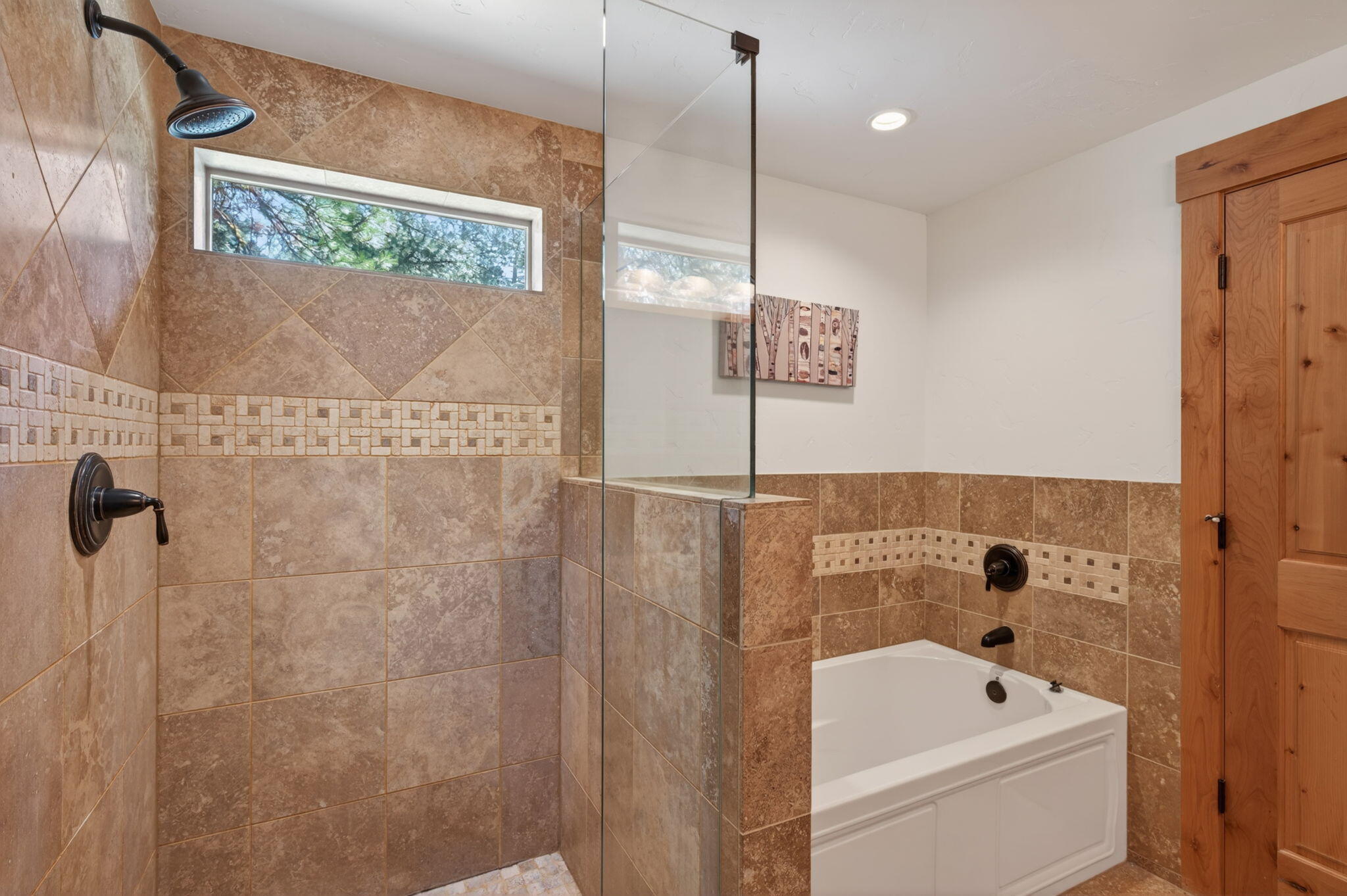 70800 Samphire, Unit RR3 Black Butte Ranch, OR 97759 - Photo 25 of 54 Primary Suite - Shower/ Bathtub