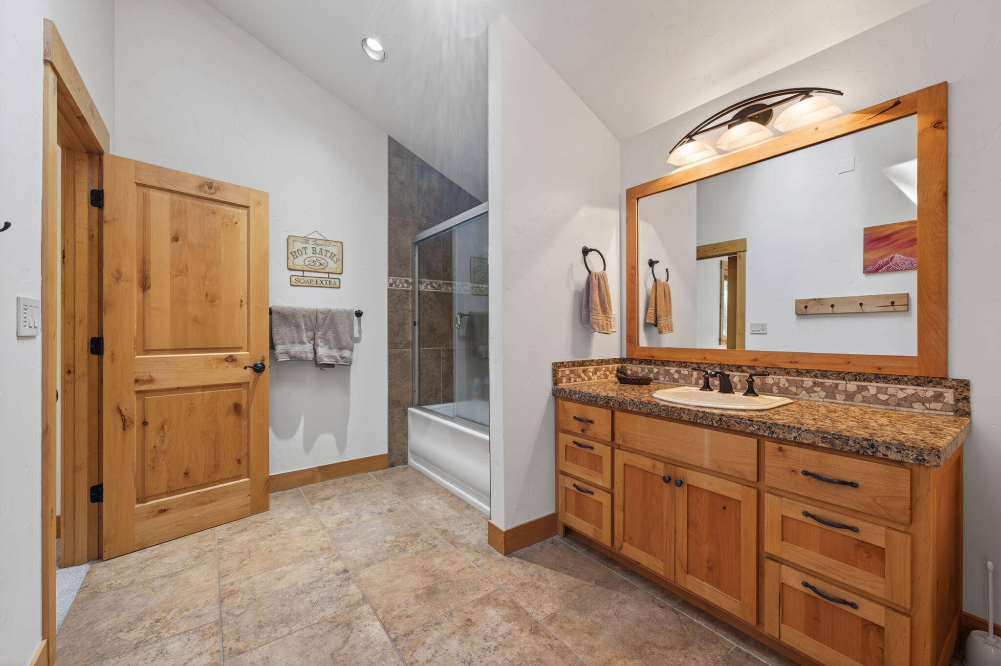 70800 Samphire, Unit RR3 Black Butte Ranch, OR 97759 - Photo 28 of 54 3rd bedroom suite bathroom - 2nd level