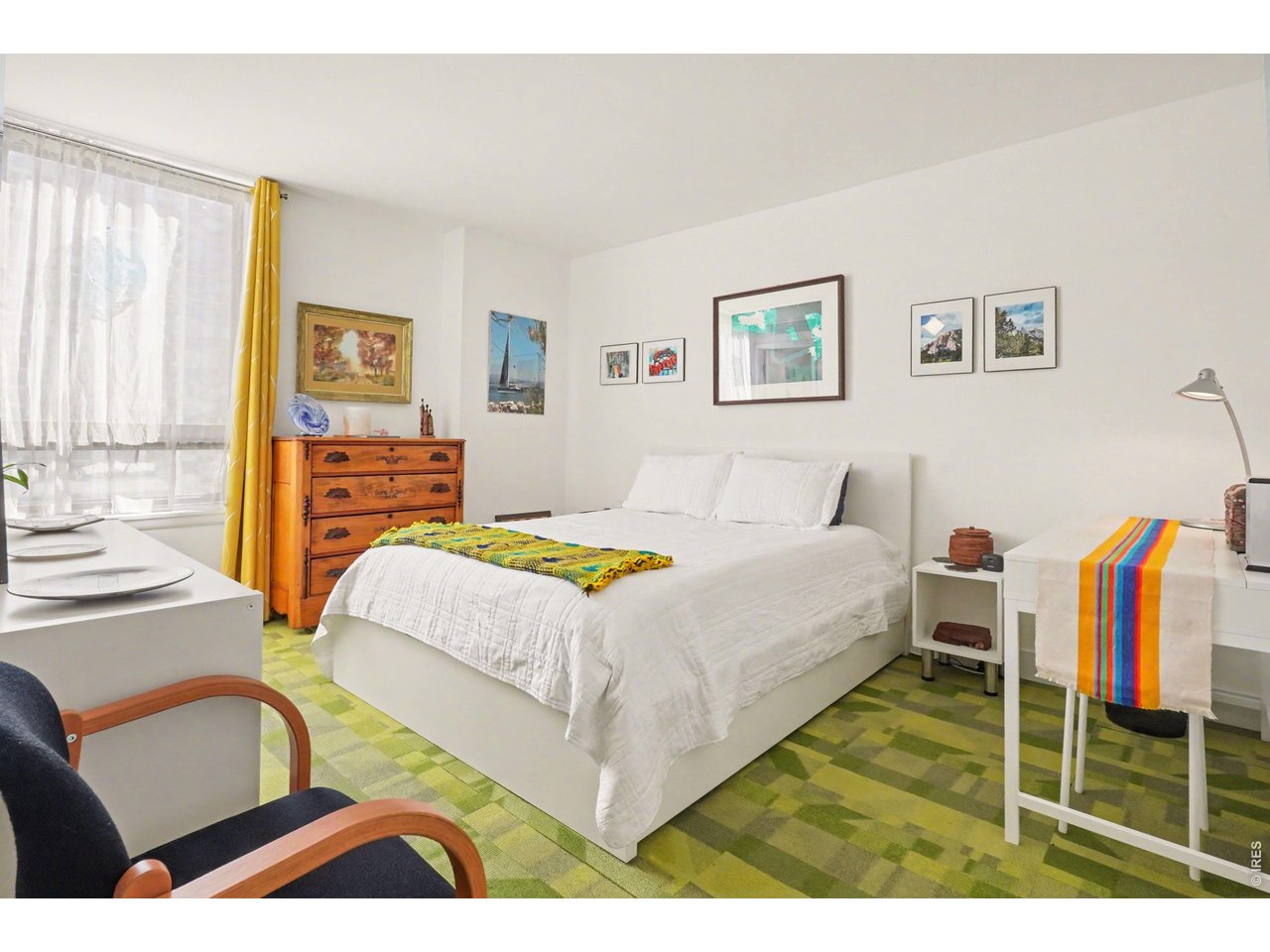 1020 15th Street, Unit 32L Denver, CO 80202 - Photo 19 of 32 a bedroom with a bed and a couch