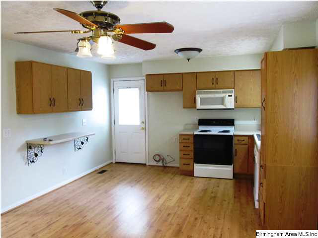 570 Almon Street Heflin, AL 36264 - Photo 4 of 32
