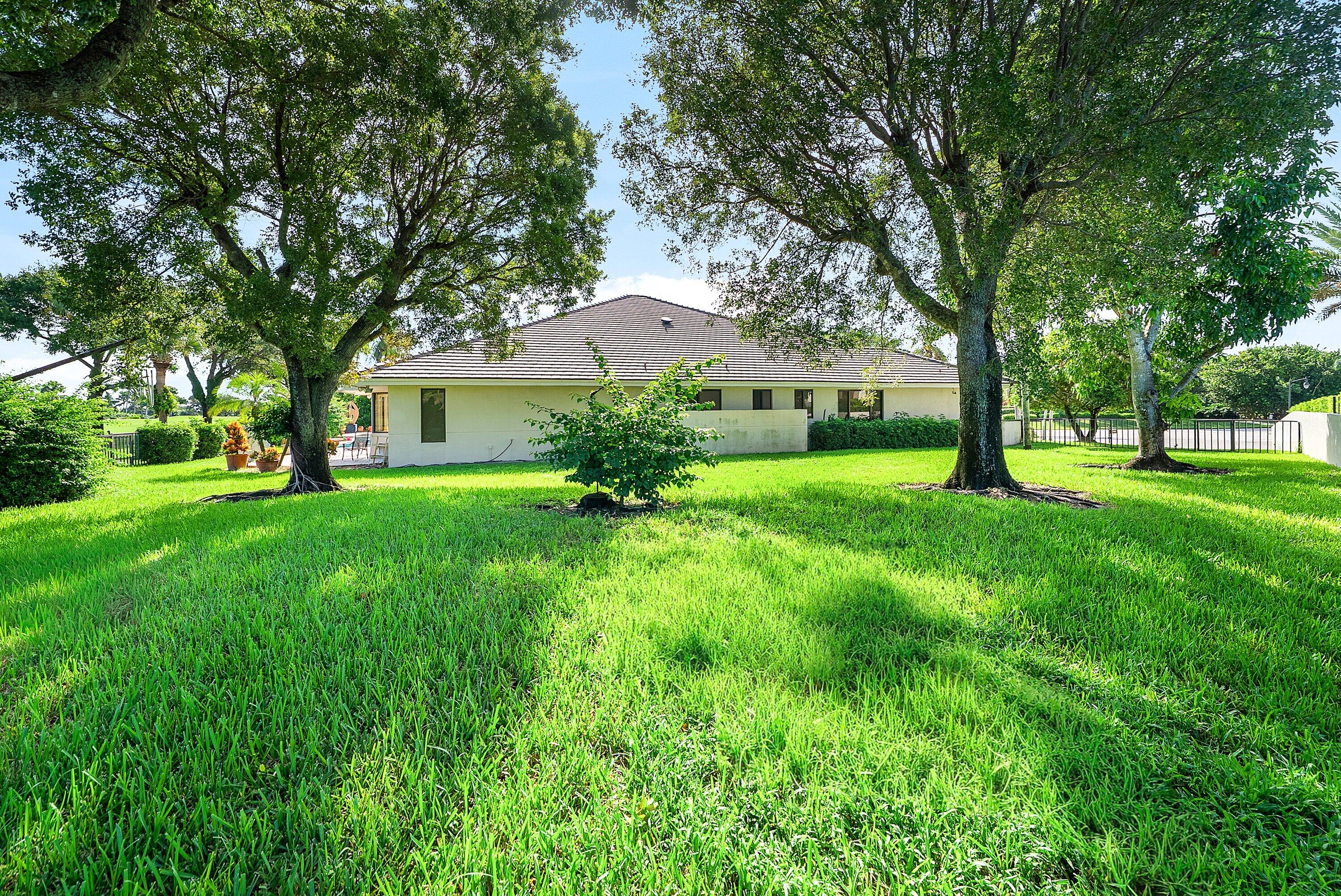 4044 Pacaya Circle Boca Raton, FL 33487 - Photo 33 of 56 Grassy yard