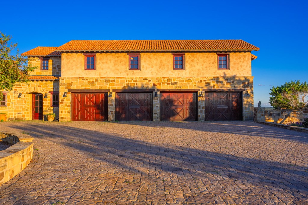 250 Hidden Hills Ranch Road East Kerrville, TX 78028 - Photo 7 of 107