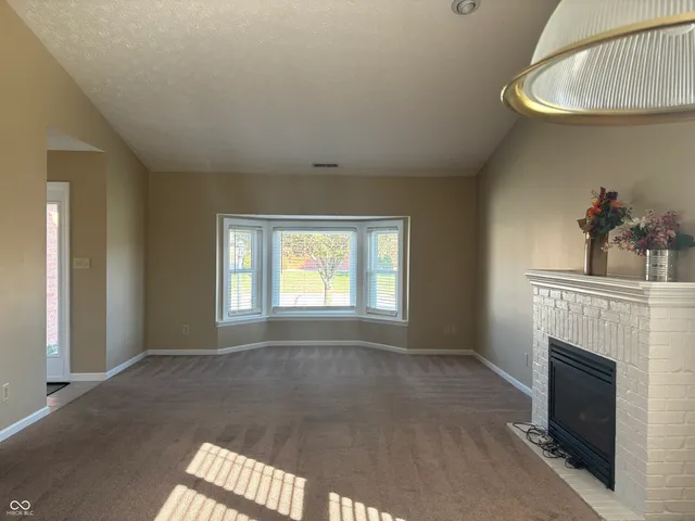 $274,900 | 304 Lakewood Court, Avon, IN 46123