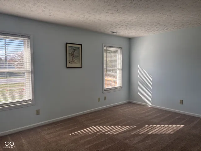 $274,900 | 304 Lakewood Court, Avon, IN 46123