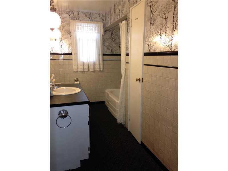 1601 Rte 481 Charleroi, PA 15022 - Photo 10 of 13 Full Bath. Nice linen cupboard in the bathroom.
